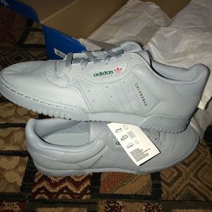 SOLD SOLD!!!! BRAND NEW ADIDAS YEEZY CALABASAS 👟